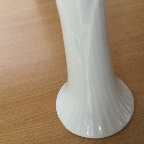 White ceramic porcelain tulip candleholder bud vase small chip home decor - Picture 6 of 8